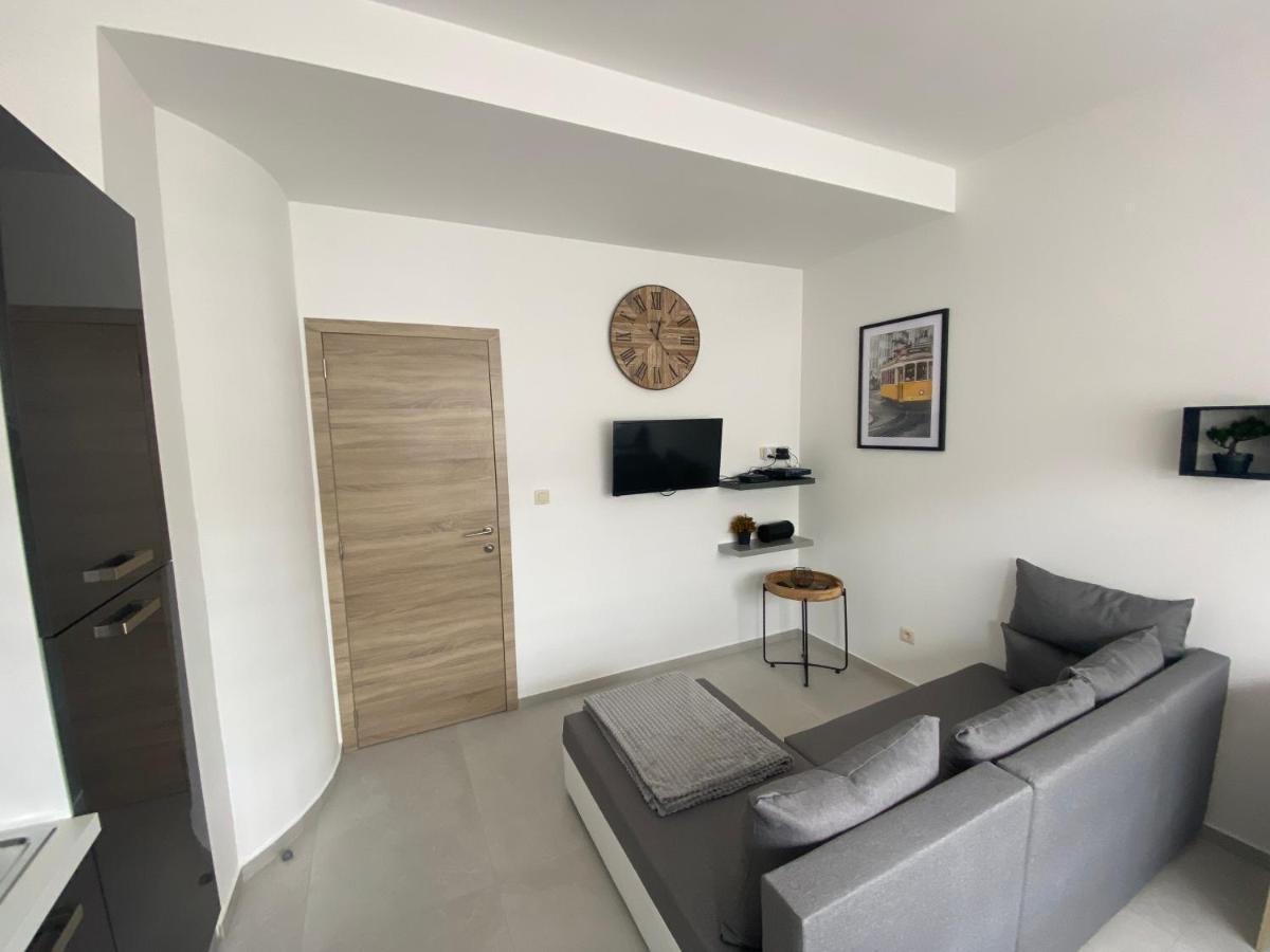 Superbe petite appartement lumineux bien décoré avec Netflix gratuit Charleroi Extérieur photo