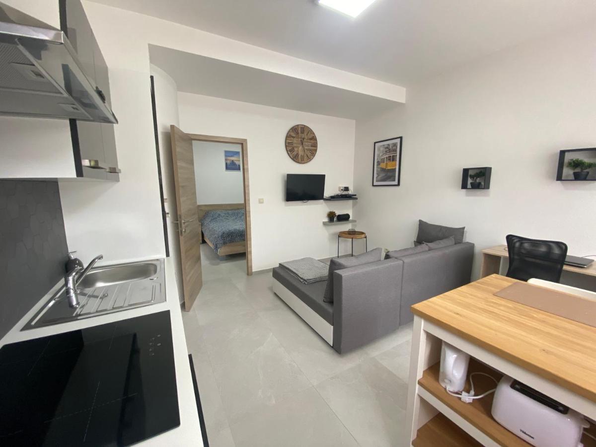 Superbe petite appartement lumineux bien décoré avec Netflix gratuit Charleroi Extérieur photo