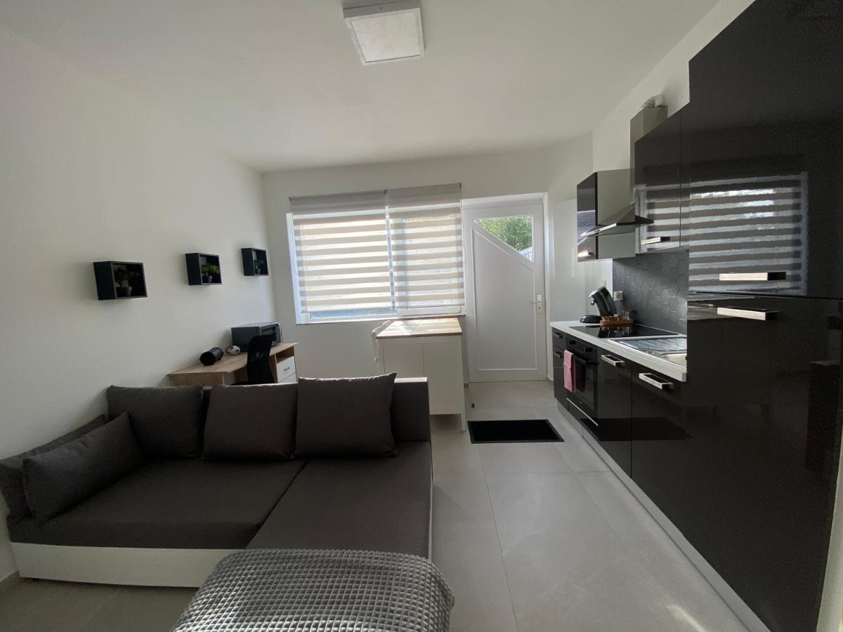 Superbe petite appartement lumineux bien décoré avec Netflix gratuit Charleroi Extérieur photo